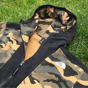 Men's The North Face Graphic Collection Camo 3/4 Zip Hooded Pullover Size Large